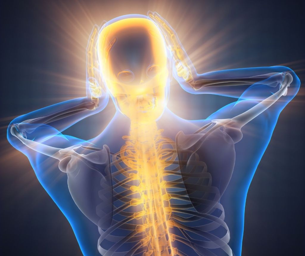 malas posturas y tensión al nivel de la columna vertebral causan dolor de cabeza 